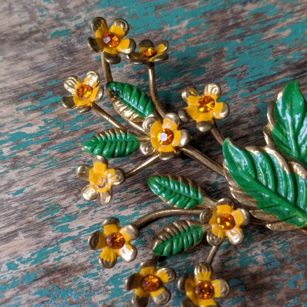 Vintage AUSTRIA Painted Metal & Rhinestone Crystal Yellow Flower Brooch - Picture 3 of 9